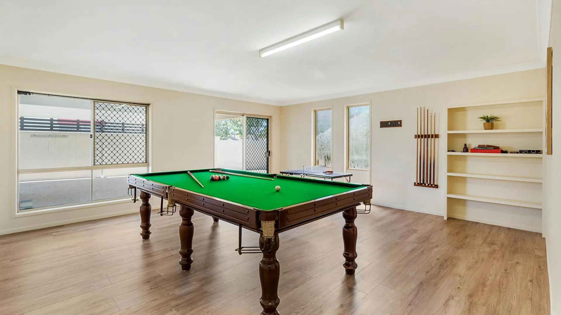 Spacious Waterfront Home With Pontoon, Pool, Bbq Kawana Waters