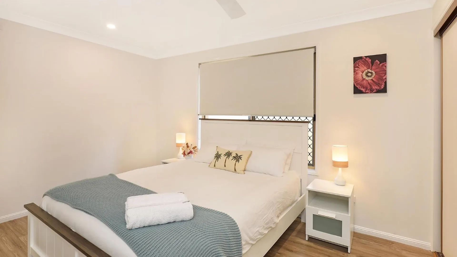 Holiday home Spacious Waterfront Home With Pontoon, Pool, Bbq Kawana Waters Australia