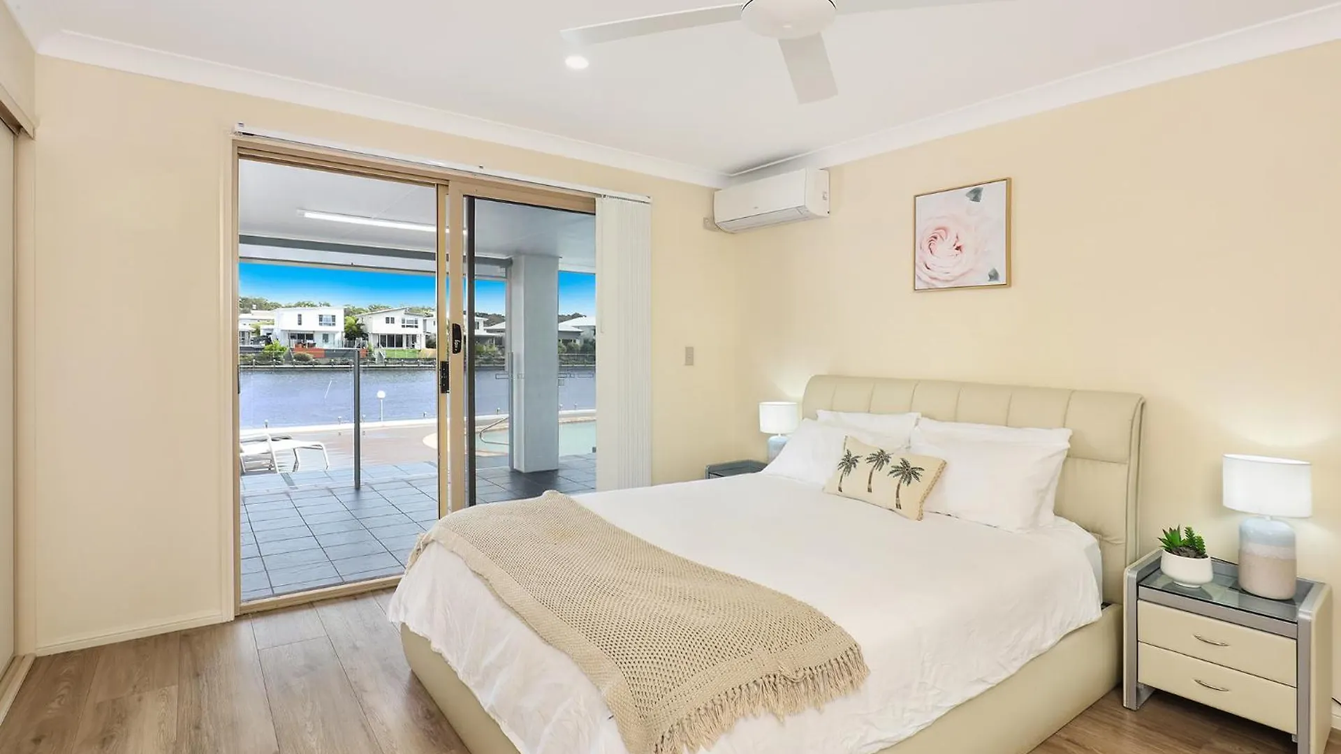 Holiday home Spacious Waterfront Home With Pontoon, Pool, Bbq Kawana Waters Australia